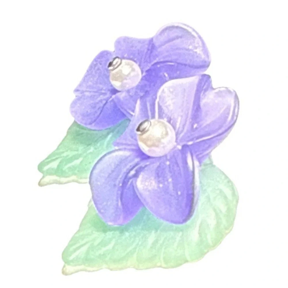 Vintage Acrylic Purple Flower Pierced Earrings J15-23